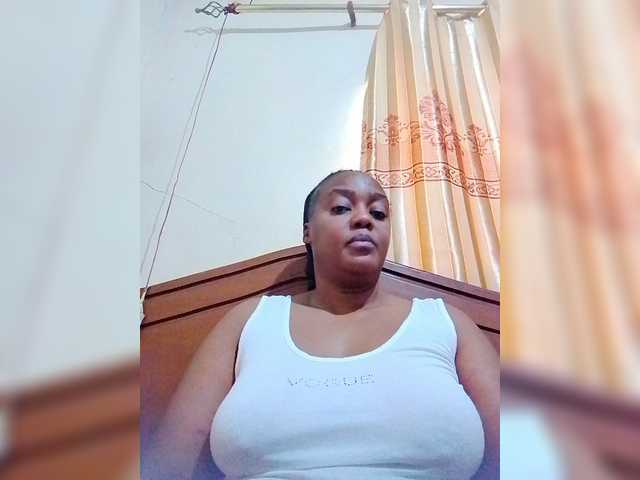 Prettylexxi live cam on BongaCams