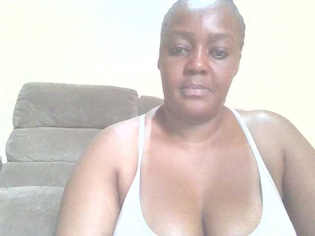 Prettylexxi live cam on BongaCams