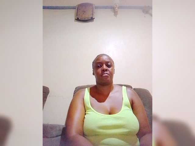 Prettylexxi live cam on BongaCams