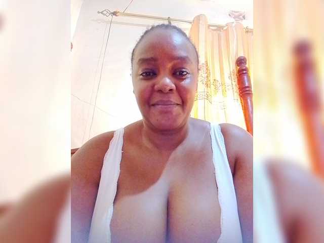 Prettylexxi live cam on BongaCams