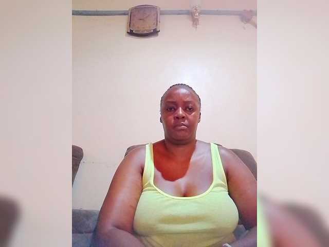 Prettylexxi live cam on BongaCams