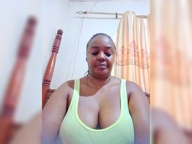 Prettylexxi live cam on BongaCams