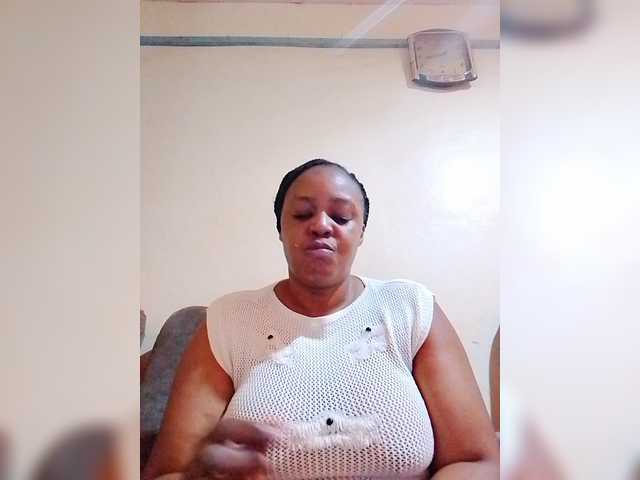 Prettylexxi live cam on BongaCams