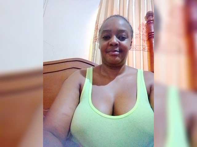 Prettylexxi live cam on BongaCams