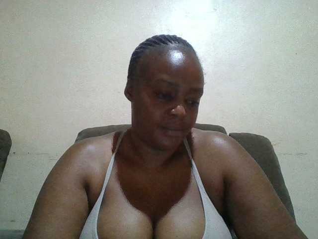Prettylexxi live cam on BongaCams