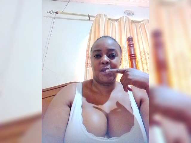 Prettylexxi live cam on BongaCams
