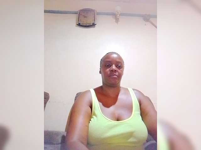 Prettylexxi live cam on BongaCams