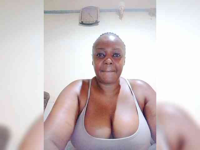 Prettylexxi Live Webcam on BongaCams