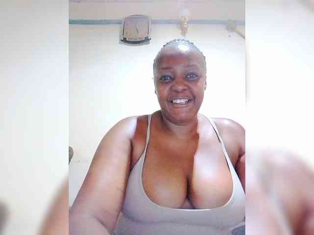 Prettylexxi Live Webcam on BongaCams
