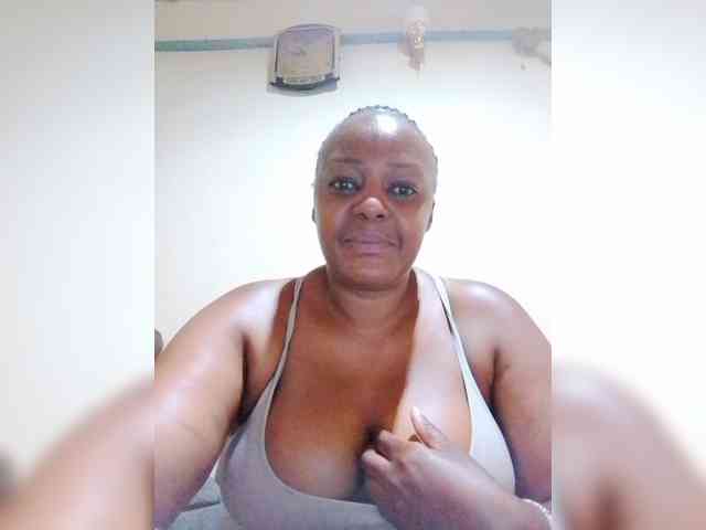 Prettylexxi Live Webcam on BongaCams