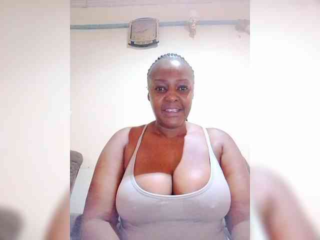 Prettylexxi Live Webcam on BongaCams
