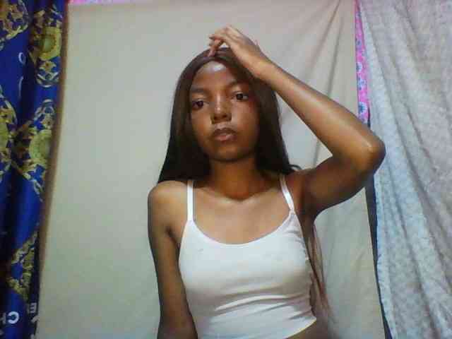 该模特正在直播。 Babygirl7x