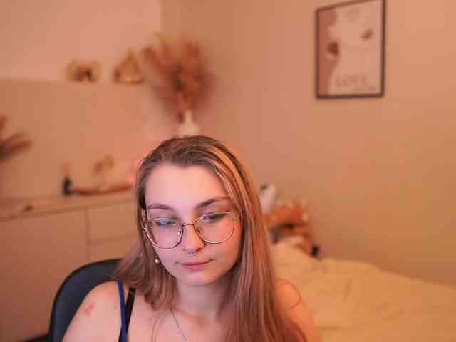 Sophielux18 webcam
