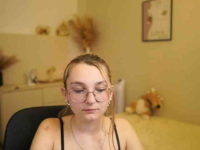 Sophielux18 webcam