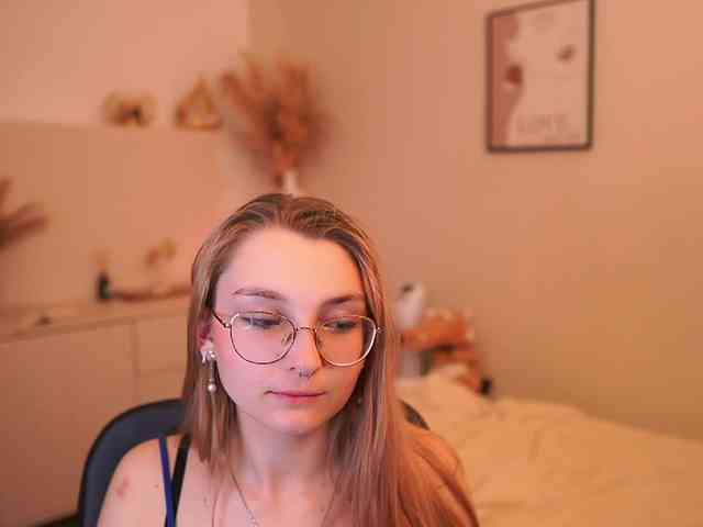 Sophielux18 webcam