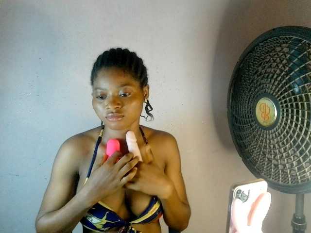 le modèle Creamybaby6 est en webcam porno dans un show sur le site bongacams, il possède les tags suivants: Ebony,Brunette,Trimmed