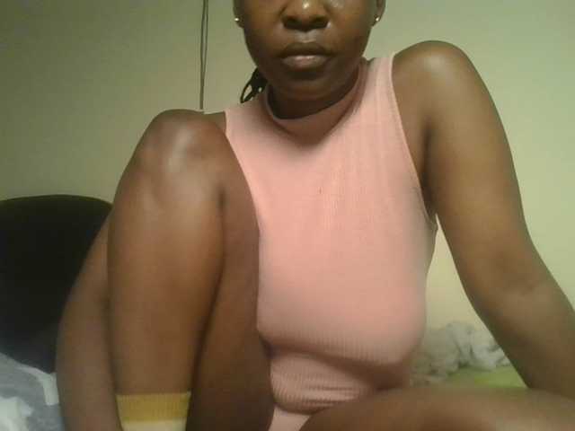le modèle nudevelvet est en webcam porno dans un show sur le site bongacams, il possède les tags suivants: Ebony,Brunette,Hairy
