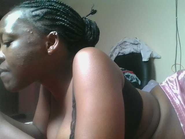 nudevelvet, live now on BongaCams