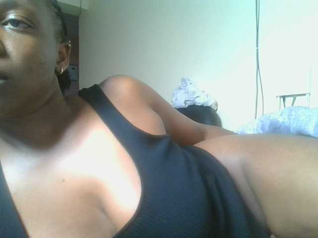 nudevelvet, en directo ahora en BongaCams