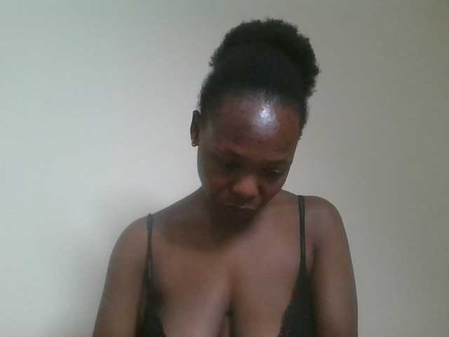 le modèle nudevelvet est en webcam porno dans un show sur le site bongacams, il possède les tags suivants: Ebony,Brunette,Hairy