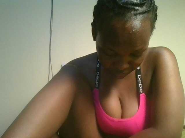 le modèle nudevelvet est en webcam porno dans un show sur le site bongacams, il possède les tags suivants: Ebony,Brunette,Hairy