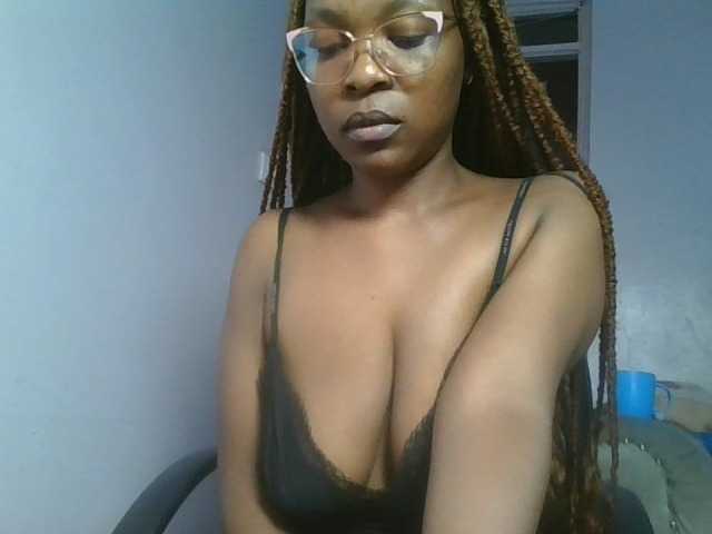 nudevelvet live cam on BongaCams