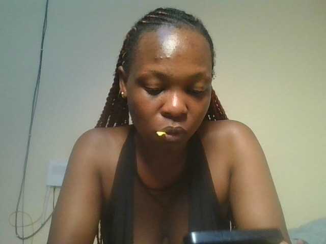 nudevelvet — live female cam