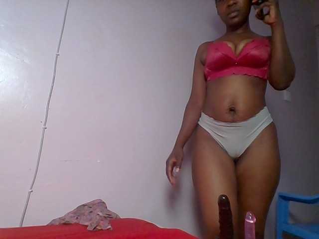 Nudevelvet, 23 y/o - Live Cam on BongaCams