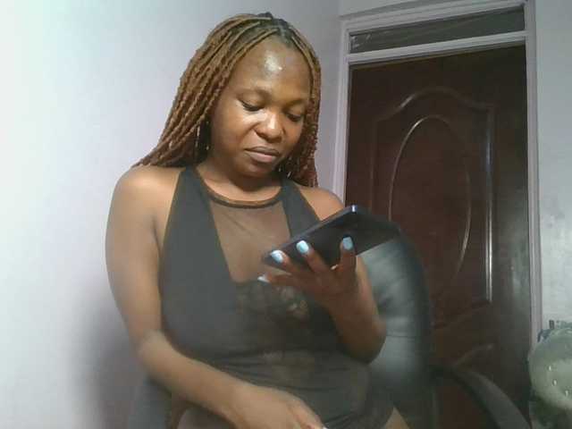 nudevelvet live cam on BongaCams
