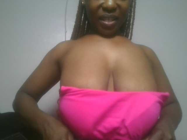 nudevelvet live cam on BongaCams
