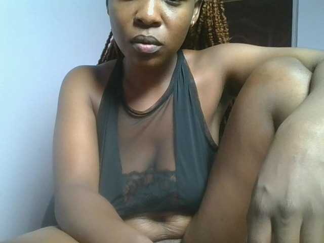 le modèle nudevelvet est en webcam porno dans un show sur le site bongacams, il possède les tags suivants: Ebony,Brunette,Hairy