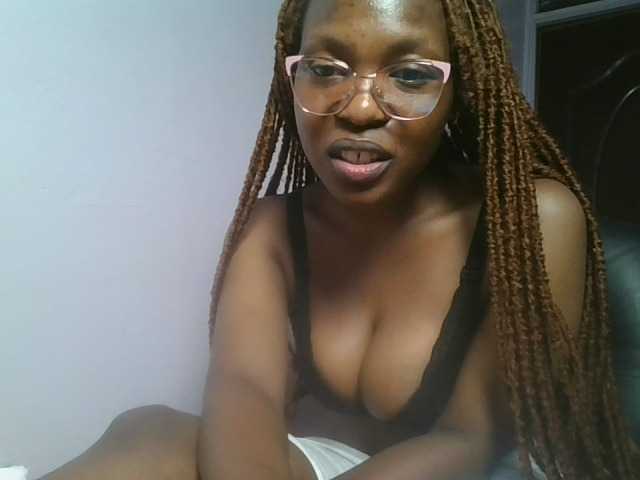 nudevelvet live cam on BongaCams