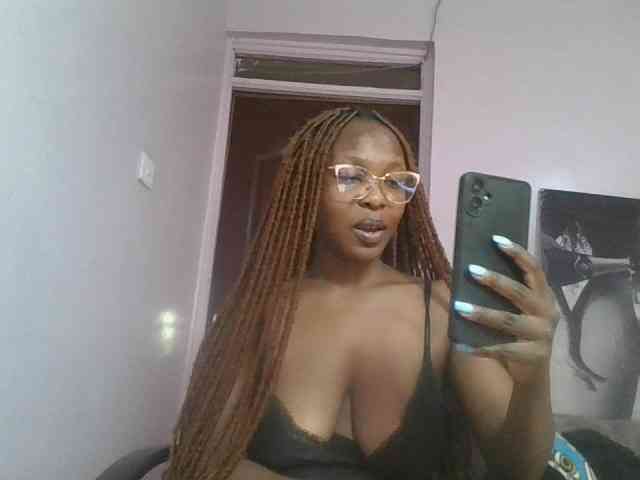 nudevelvet Live Webcam on BongaCams