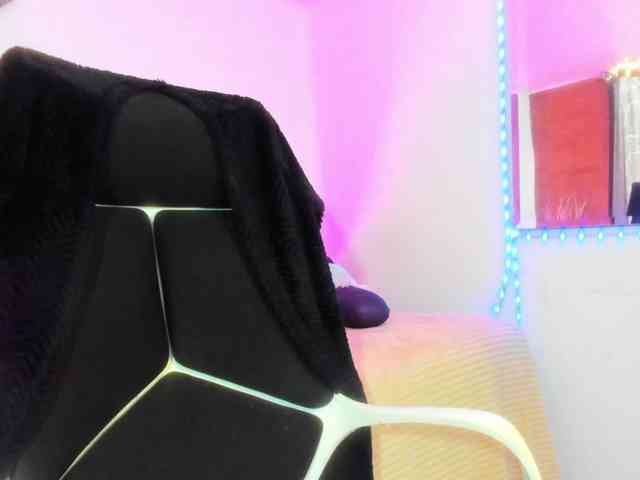 sweet-white webcam