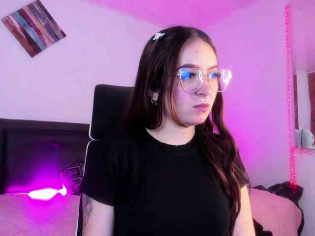 sweet-white webcam