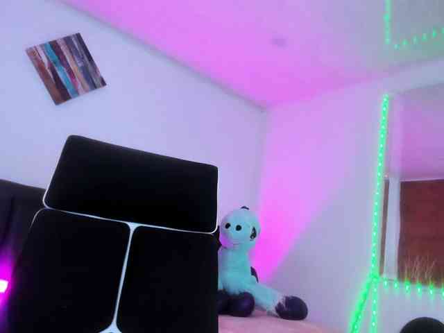 sweet-white webcam
