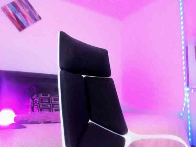 sweet-white webcam