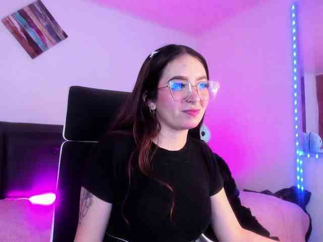 sweet-white webcam