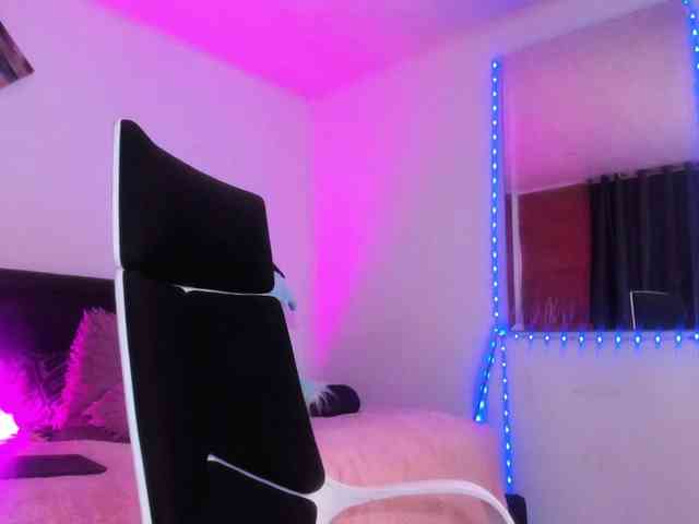sweet-white webcam