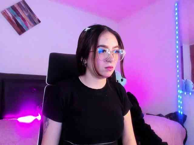 sweet-white webcam