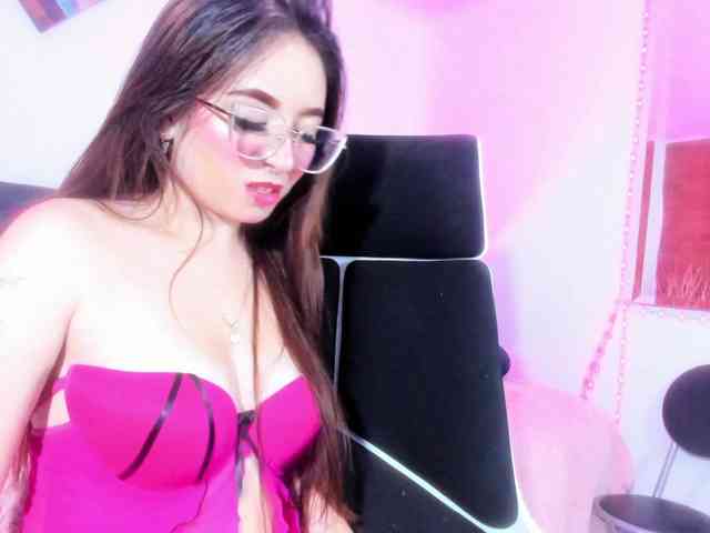 sweet-white Live Webcam on BongaCams