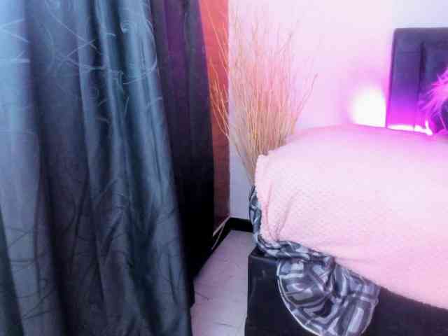 sweet-white webcam