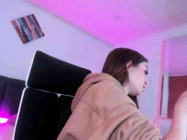 sweet-white webcam