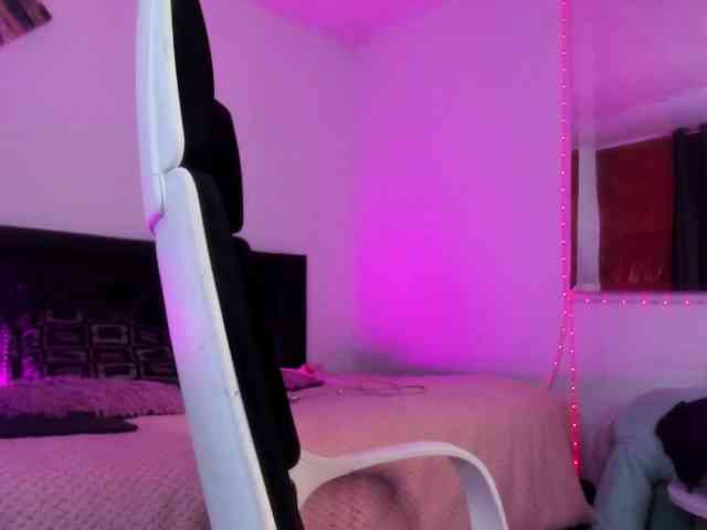 sweet-white webcam