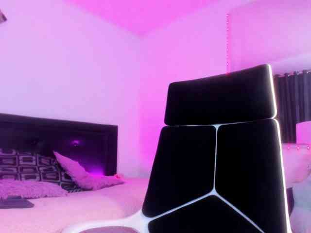 sweet-white webcam
