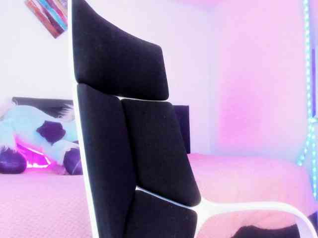 sweet-white webcam