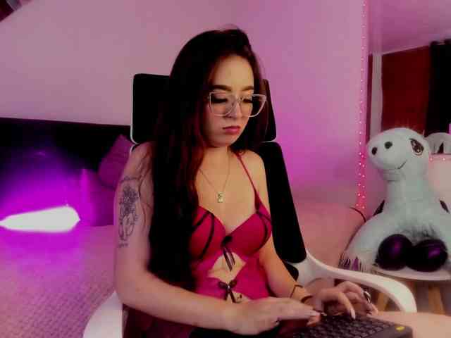 sweet-white webcam