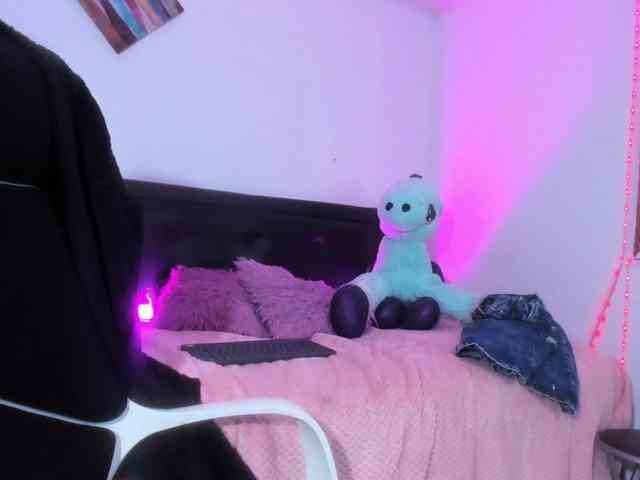 sweet-white webcam
