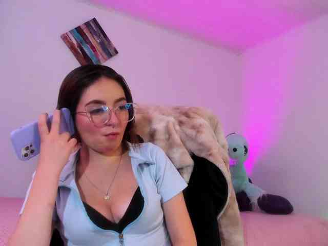 sweet-white webcam