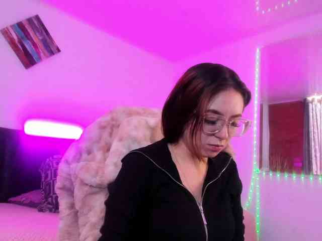 sweet-white webcam